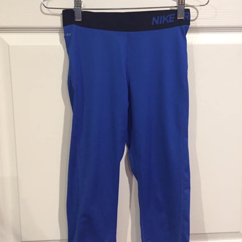 cropped nike pro
